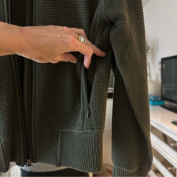 Lululemon On Repeat Bomber in Forest Green 2 NWOT - Picture 10 of 15